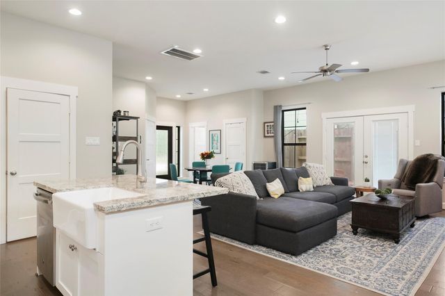 5905 Petty Street D, Houston, TX 77007