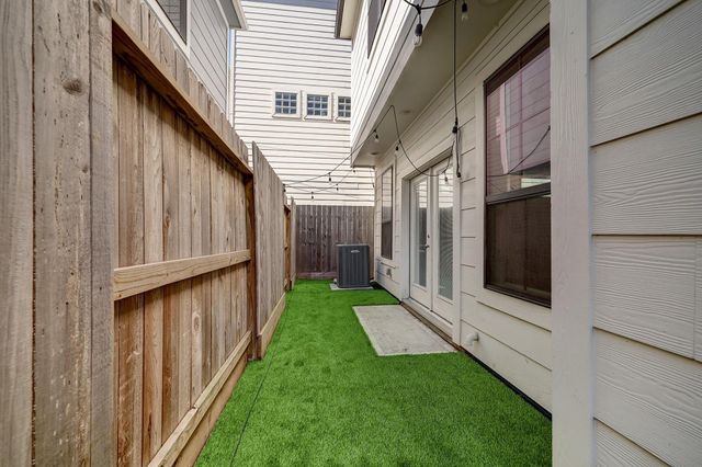 5905 Petty Street D, Houston, TX 77007