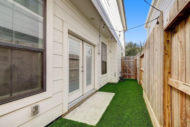 5905 Petty Street D, Houston, TX 77007