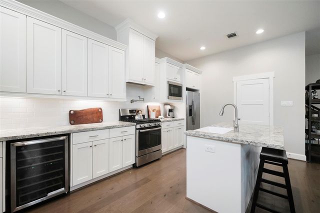 5905 Petty Street D, Houston, TX 77007