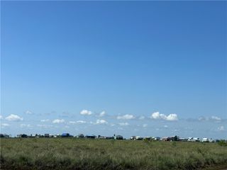 647 Northwest Dr, Rockport, TX 78382