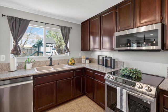 9285 Sierra River Dr, Elk Grove, CA 95624