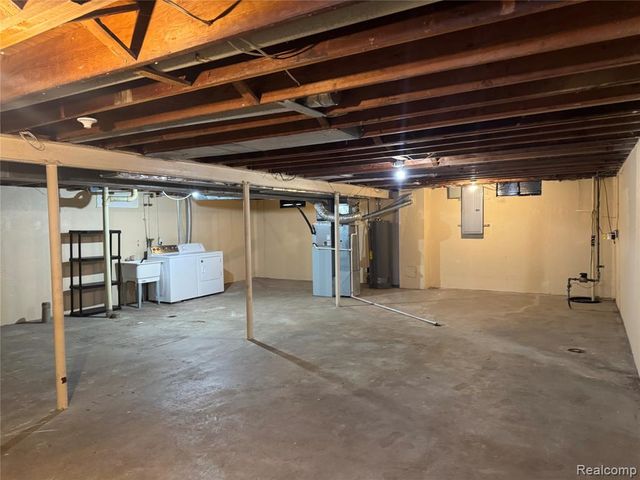 37258 Carpathia Blve Boulevard, Sterling Heights, MI 48310