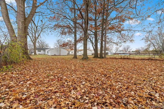 37258 Carpathia Blve Boulevard, Sterling Heights, MI 48310