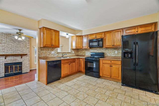 37258 Carpathia Blve Boulevard, Sterling Heights, MI 48310