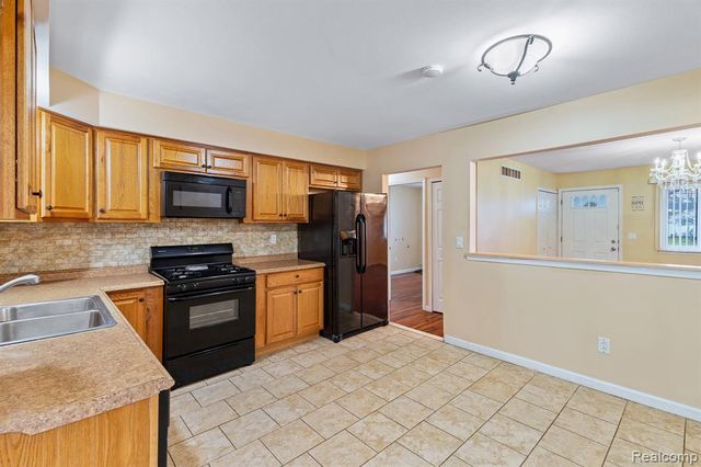 37258 Carpathia Blve Boulevard, Sterling Heights, MI 48310