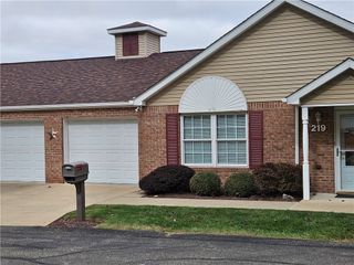 219 Village Ct, South Strabane, PA 15301