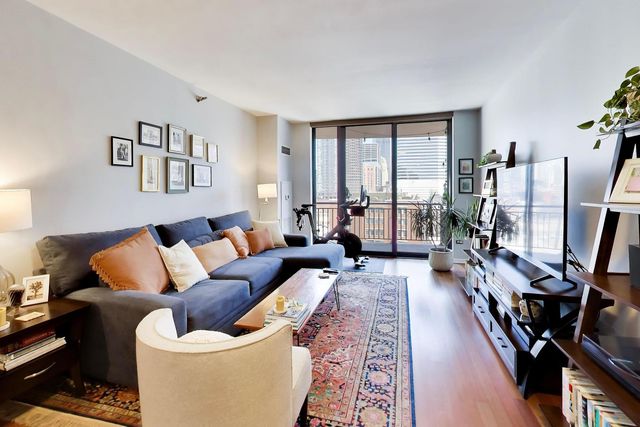 330 N Jefferson Street 802, Chicago, IL 60661