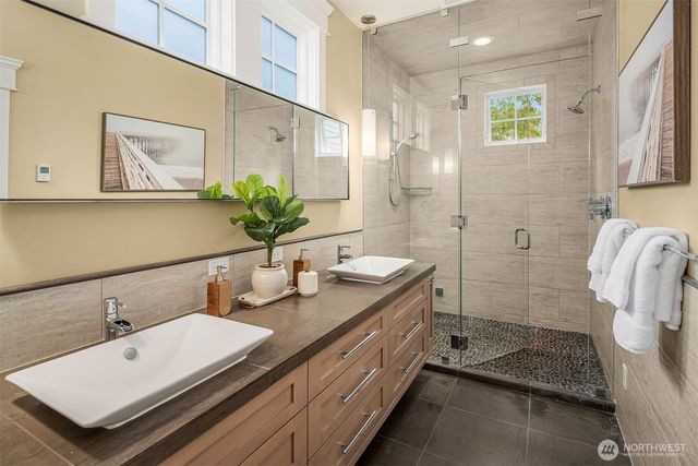 2033 E Lake Sammamish Parkway NE, Sammamish, WA 98074