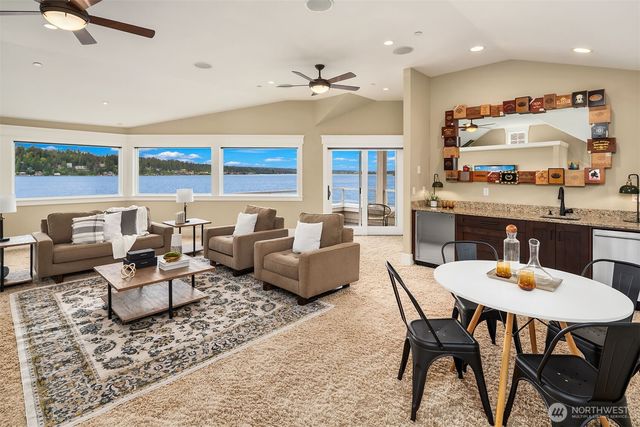 2033 E Lake Sammamish Parkway NE, Sammamish, WA 98074