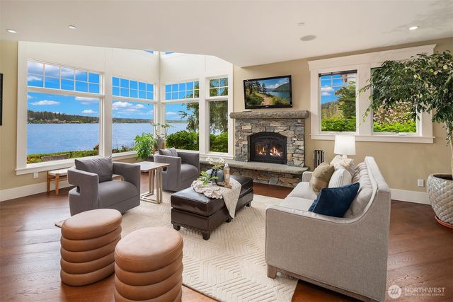 2033 E Lake Sammamish Parkway NE, Sammamish, WA 98074