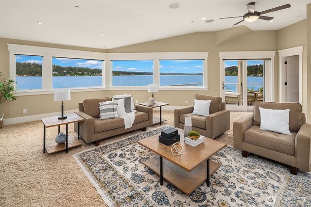 2033 E Lake Sammamish Parkway NE, Sammamish, WA 98074