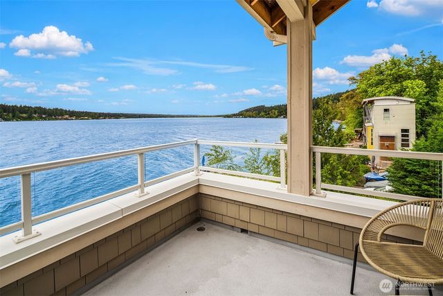 2033 E Lake Sammamish Parkway NE, Sammamish, WA 98074