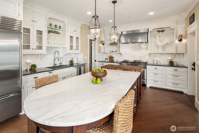 2033 E Lake Sammamish Parkway NE, Sammamish, WA 98074
