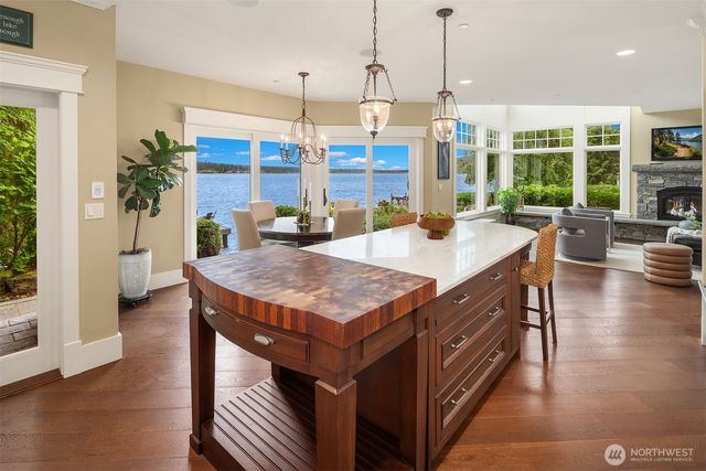 2033 E Lake Sammamish Parkway NE, Sammamish, WA 98074