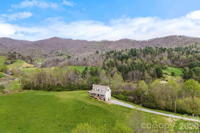 273 Green Acres Lane, Marshall, NC 28753