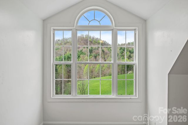 273 Green Acres Lane, Marshall, NC 28753