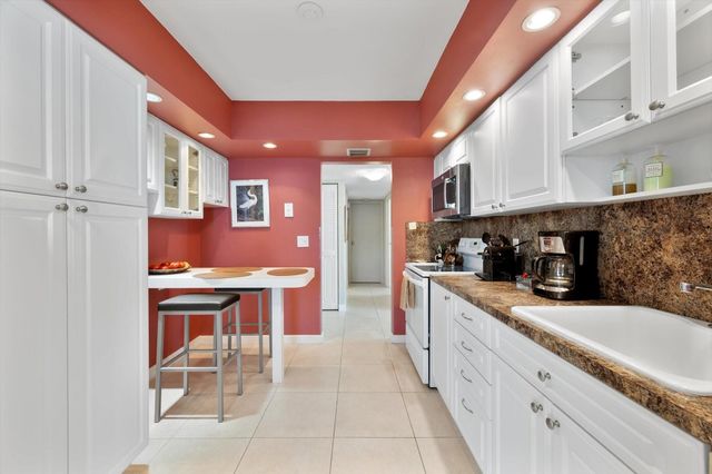 2017 S Ocean Drive PH1, Hallandale Beach, FL 33009