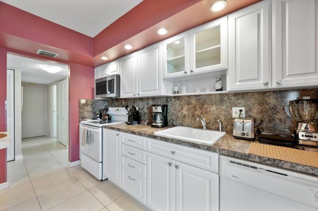 2017 S Ocean Drive PH1, Hallandale Beach, FL 33009