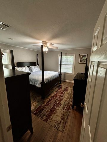 1917 Brooklane Dr., Hattiesburg, MS 39401