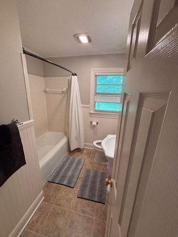 1917 Brooklane Dr., Hattiesburg, MS 39401