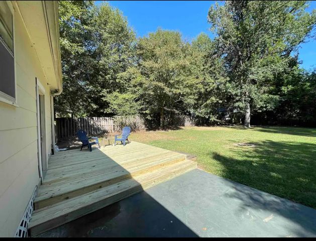 1917 Brooklane Dr., Hattiesburg, MS 39401