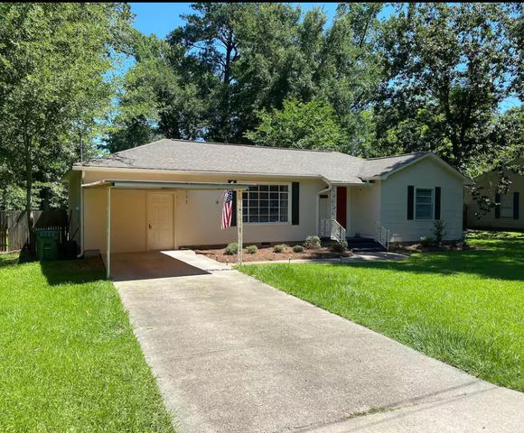 1917 Brooklane Dr., Hattiesburg, MS 39401