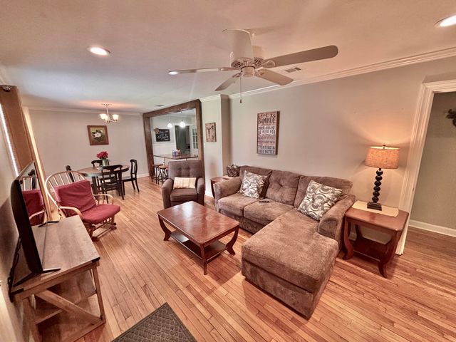 1917 Brooklane Dr., Hattiesburg, MS 39401