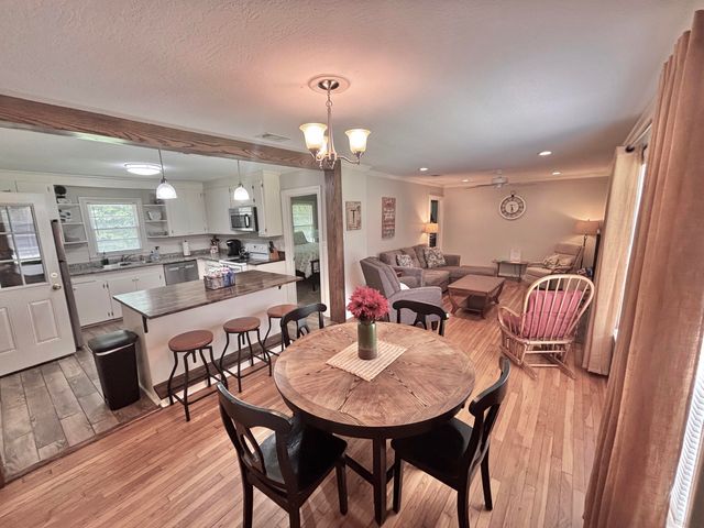 1917 Brooklane Dr., Hattiesburg, MS 39401