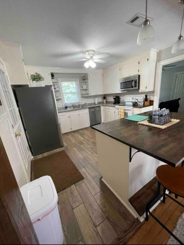1917 Brooklane Dr., Hattiesburg, MS 39401