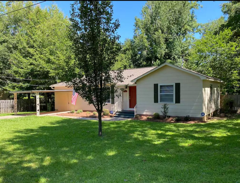 1917 Brooklane Dr., Hattiesburg, MS 39401