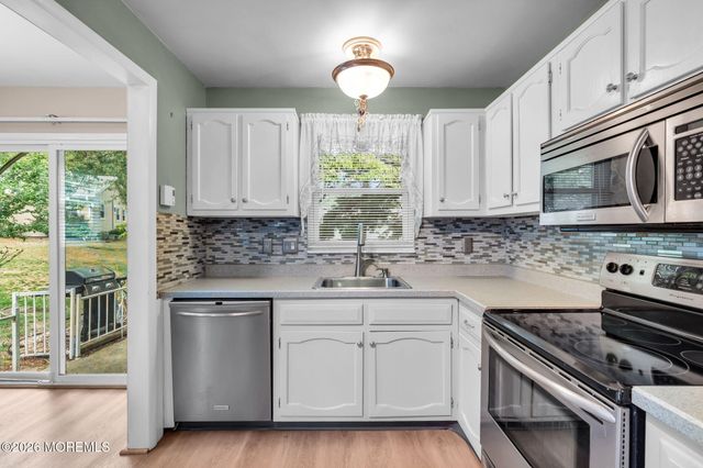 3 Lincoln Court, Manchester, NJ 08759