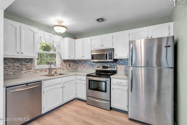 3 Lincoln Court, Manchester, NJ 08759