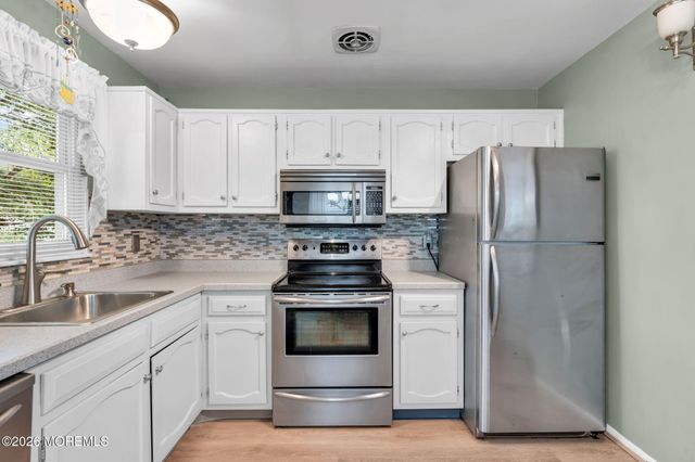 3 Lincoln Court, Manchester, NJ 08759