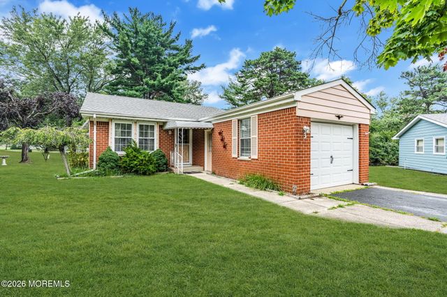 3 Lincoln Court, Manchester, NJ 08759