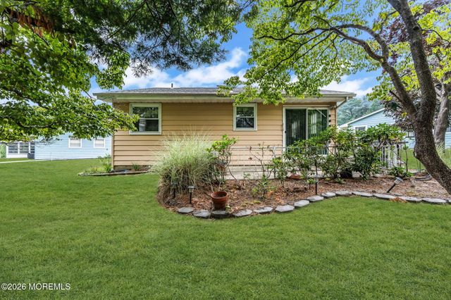 3 Lincoln Court, Manchester, NJ 08759