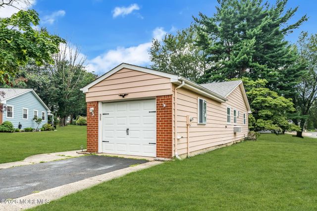 3 Lincoln Court, Manchester, NJ 08759