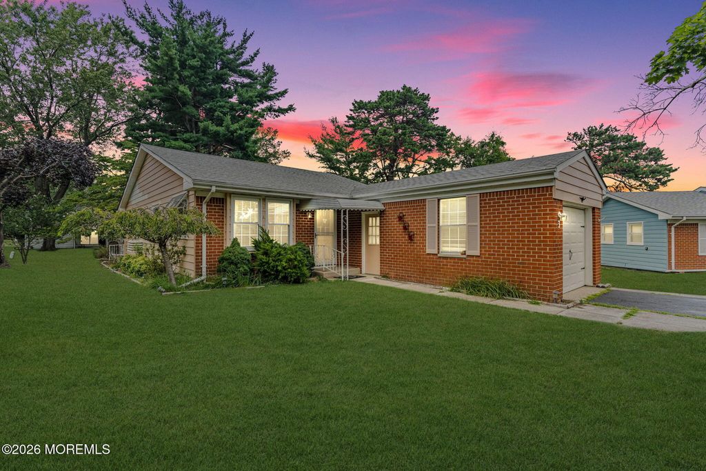 3 Lincoln Court, Manchester, NJ 08759