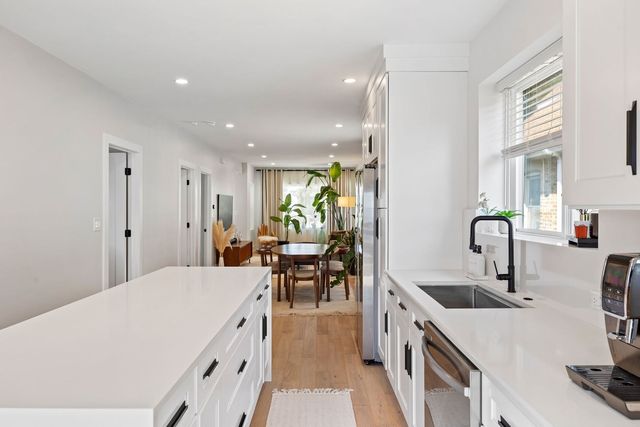 4909 N Merrimac Avenue, Chicago, IL 60630
