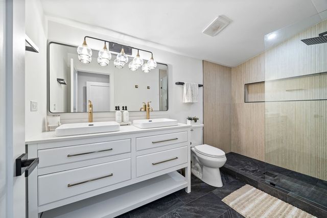 4909 N Merrimac Avenue, Chicago, IL 60630