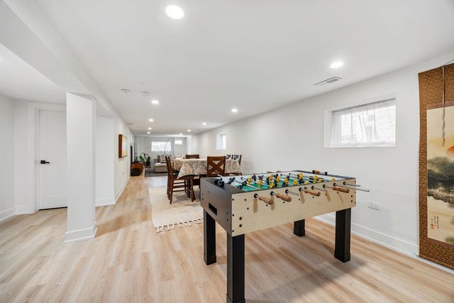 4909 N Merrimac Avenue, Chicago, IL 60630