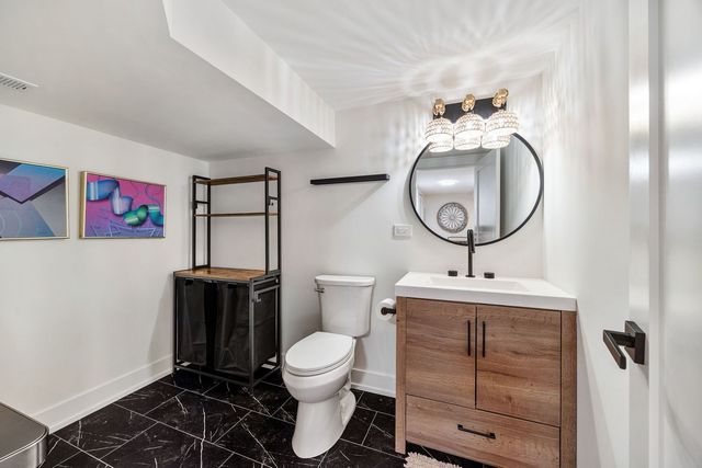 4909 N Merrimac Avenue, Chicago, IL 60630