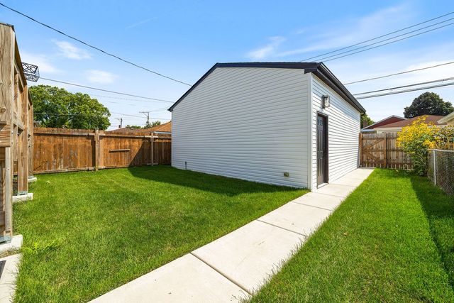 4909 N Merrimac Avenue, Chicago, IL 60630