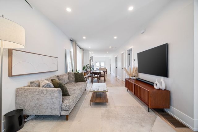 4909 N Merrimac Avenue, Chicago, IL 60630