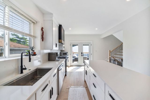 4909 N Merrimac Avenue, Chicago, IL 60630
