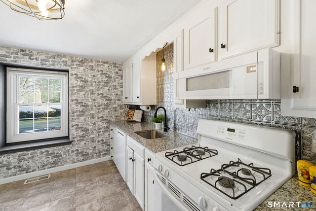 17 Hubbard Run Drive 17, Glastonbury, CT 06033