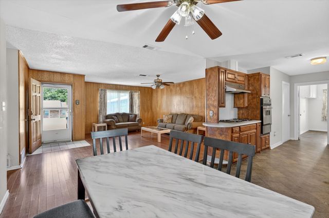 624 N Avenue A, Springtown, TX 76082