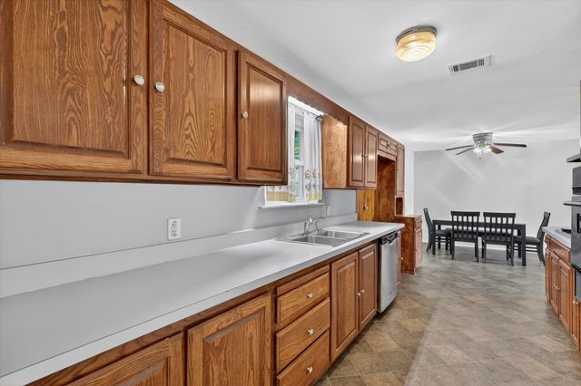 624 N Avenue A, Springtown, TX 76082