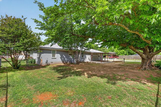 624 N Avenue A, Springtown, TX 76082