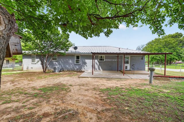 624 N Avenue A, Springtown, TX 76082